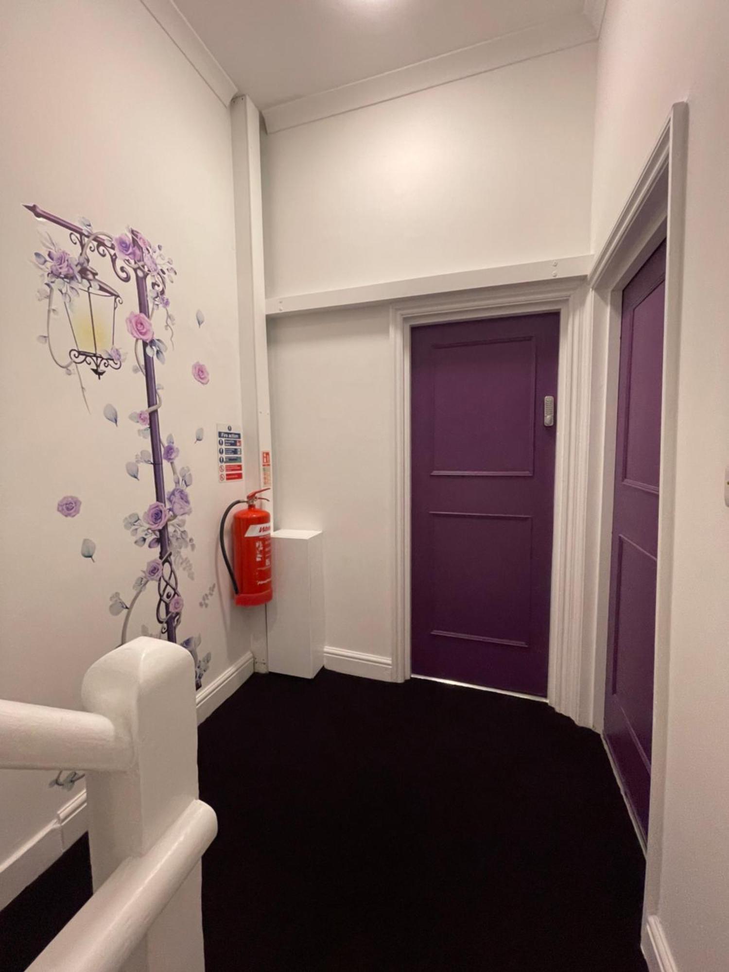 Deluxe studio for 3, near train.
